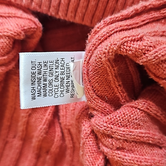 FREE Sz M/L C&B Sweater - Picture 6 of 6